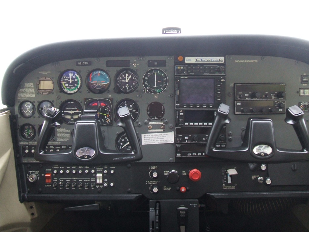 Cessna 21693 cockpit