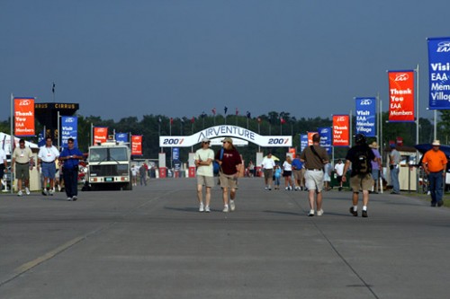 183110main_eaa-causeway-516 Airventure - EAA Causeway
