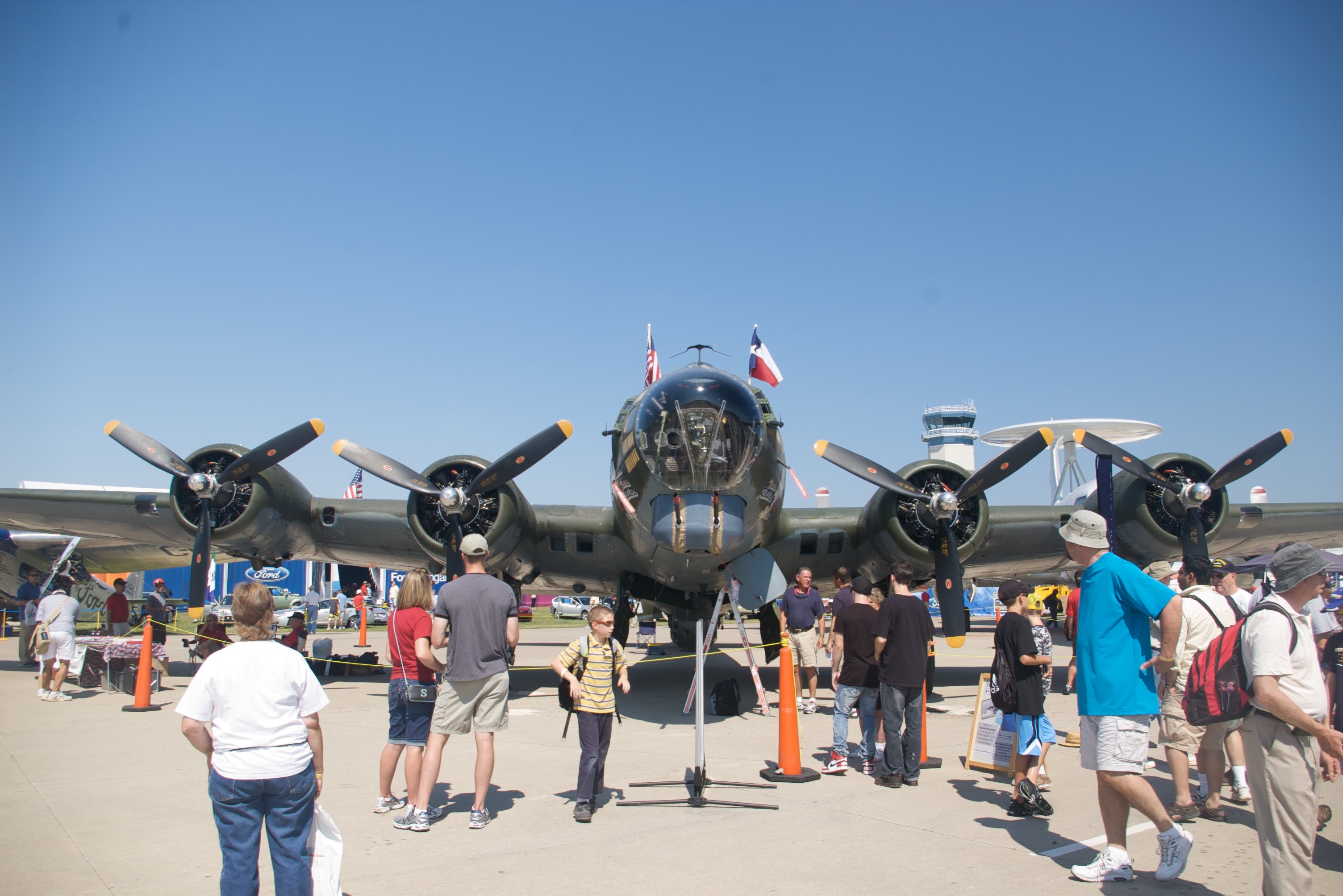 Flying in to Oshkosh | Flying Friday